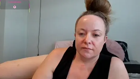 julimonroe webcam model stream image