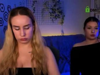 aurora_kiss_ webcam model stream image