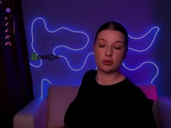 aurora_kiss_ webcam model stream image