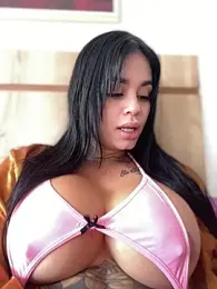 LaraHenao webcam model stream image